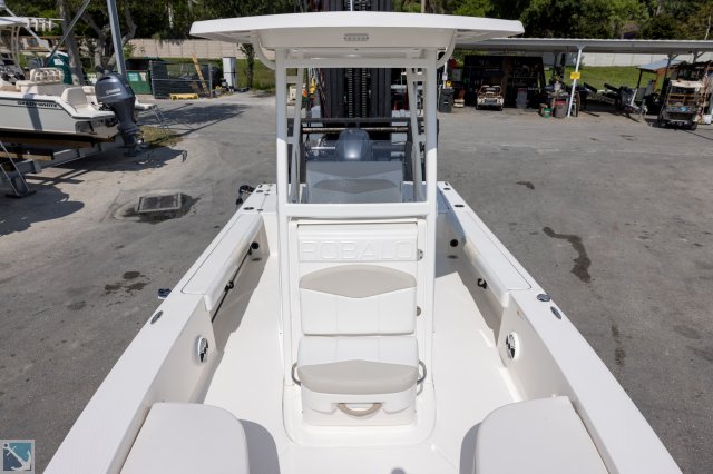 Used 2015 Robalo 226 Cayman Power Boat for sale